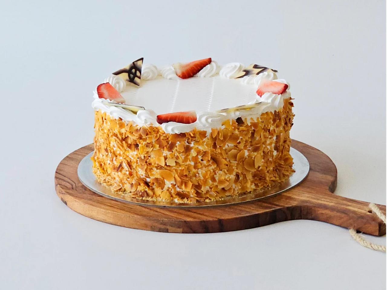 Pan di Spagna with Crema - Continental cake